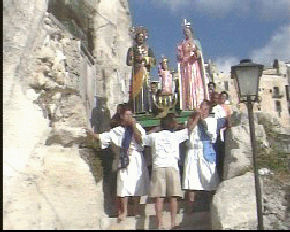 La processione della Madonna dell'Isola